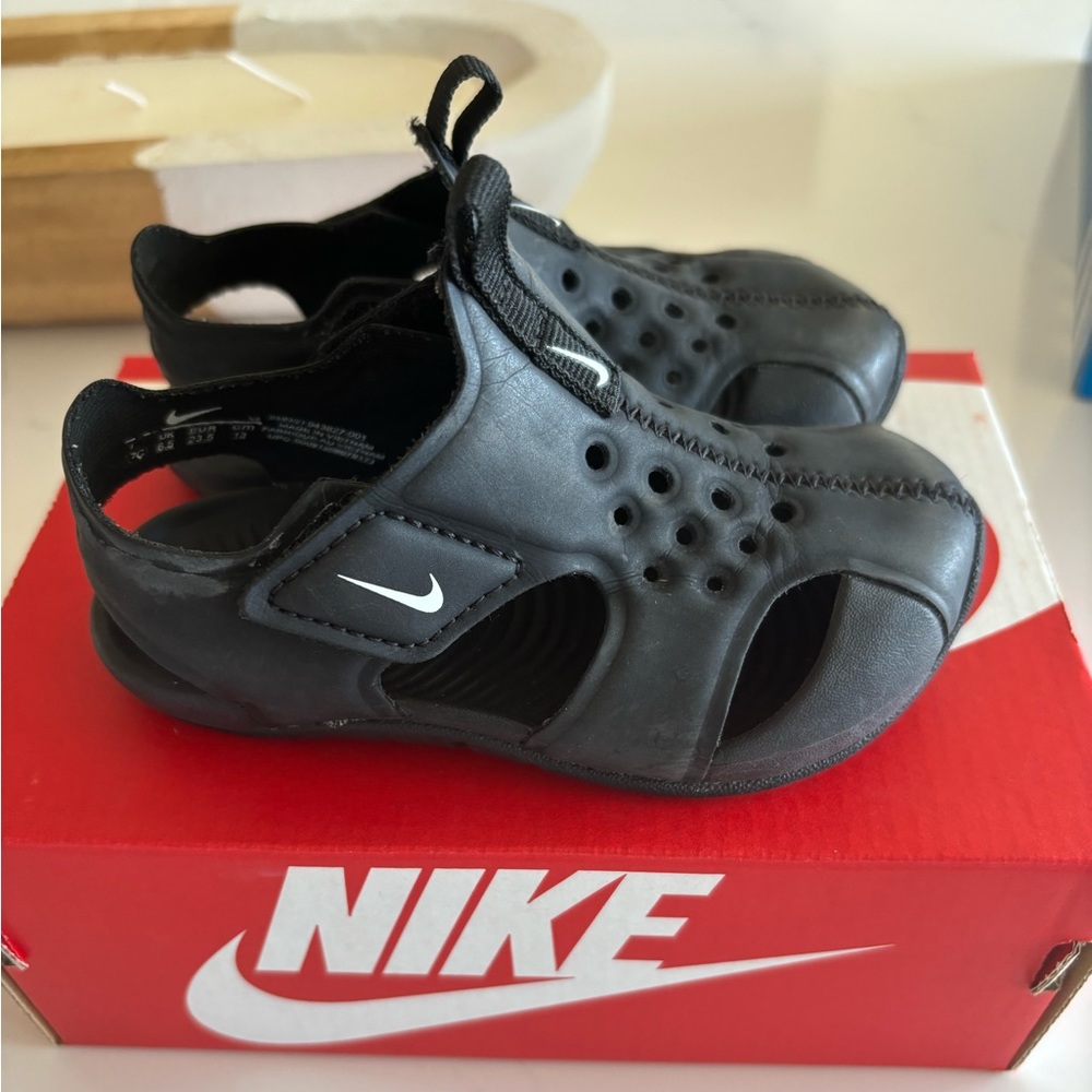 Nike toddler sandals size 7c boys